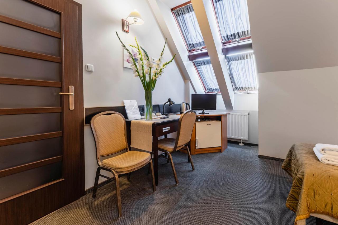 Hotel Pod Kasztanami لوبلين المظهر الخارجي الصورة